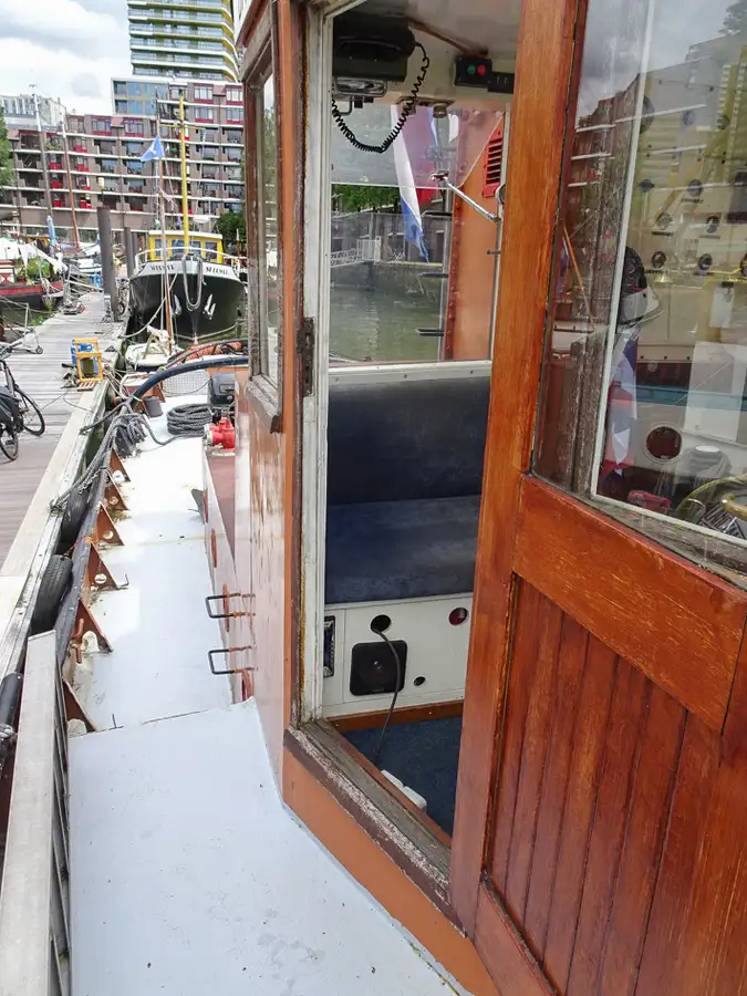 இழுக்கும் படகு விற்பனைக்கு
