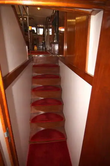 குரூஸ் கப்பல் விற்பனைக்கு