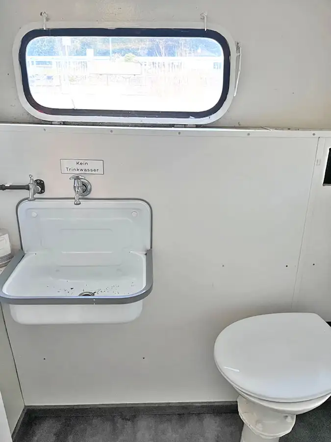 குரூஸ் கப்பல் விற்பனைக்கு