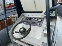 விறைப்பான காற்றினால் நிரப்பப்பட்ட படகு விற்பனைக்கு