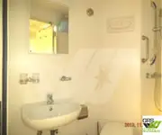 தங்கும் படகு விற்பனைக்கு