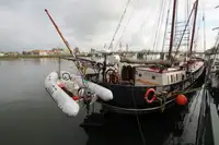 படகு விற்பனைக்கு