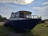 வேலை செய்யும் படகுகள் விற்பனைக்கு