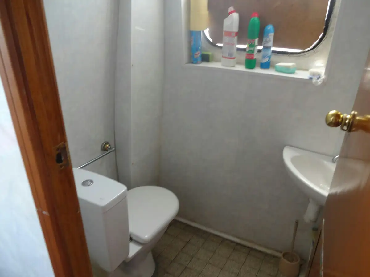 பயணிகள் கப்பல் விற்பனைக்கு