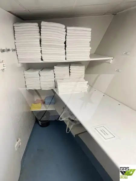 குரூஸ் கப்பல் விற்பனைக்கு