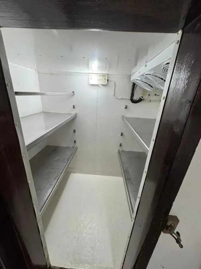 கண்டெய்னர் கப்பல் விற்பனைக்கு