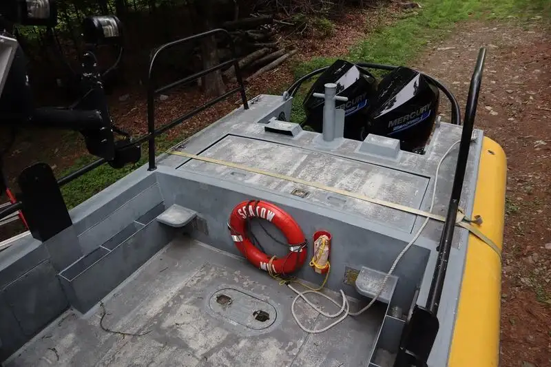 வேலை செய்யும் படகுகள் விற்பனைக்கு