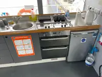 கண்டெய்னர் கப்பல் விற்பனைக்கு