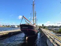 உணவக கப்பல் விற்பனைக்கு