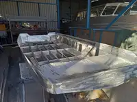 வேலை செய்யும் படகுகள் விற்பனைக்கு