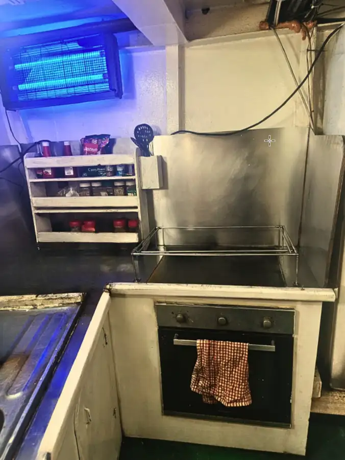 வேலை செய்யும் படகுகள் விற்பனைக்கு