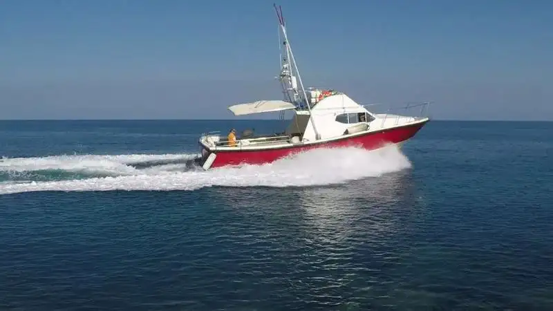 வேலை செய்யும் படகுகள் விற்பனைக்கு