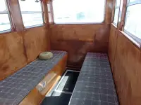 பணிப் படகுகள் விற்பனைக்கு