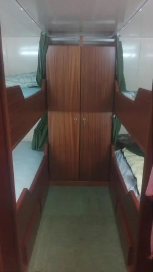 வேலை செய்யும் படகுகள் விற்பனைக்கு