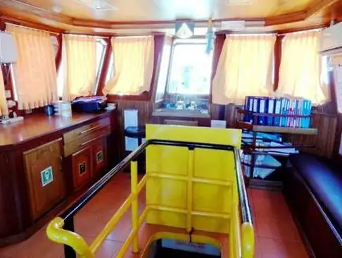 இழுக்கும் படகு விற்பனைக்கு