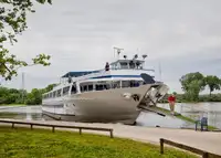 குரூஸ் கப்பல் விற்பனைக்கு