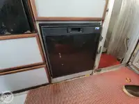 உயிர் காக்கும் படகு விற்பனைக்கு
