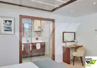 குரூஸ் கப்பல் விற்பனைக்கு