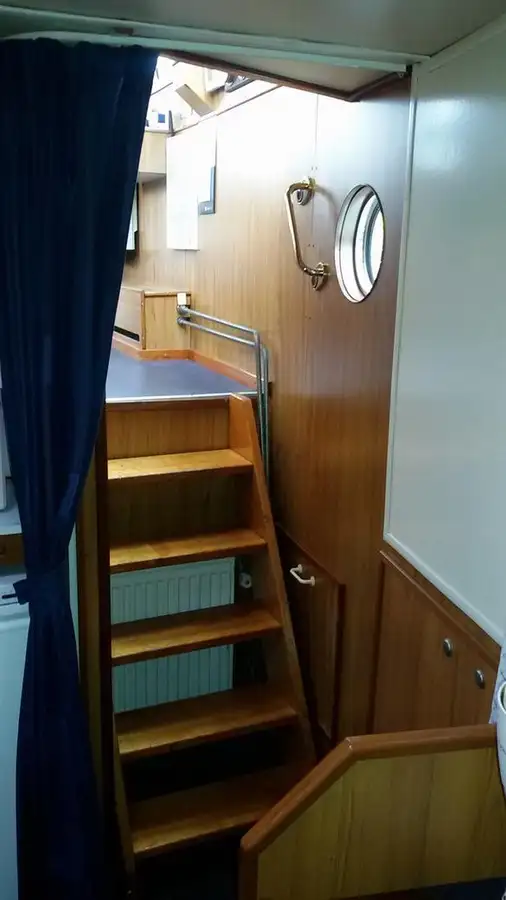 காவல் படகு விற்பனைக்கு