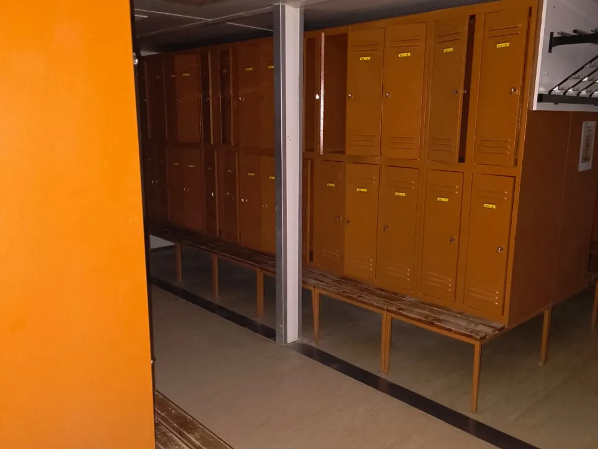 தங்கும் படகு விற்பனைக்கு