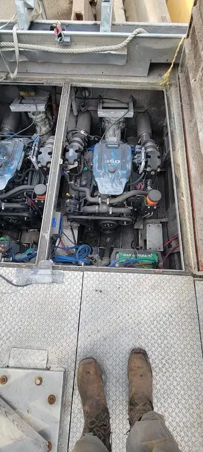 வேலை செய்யும் படகுகள் விற்பனைக்கு