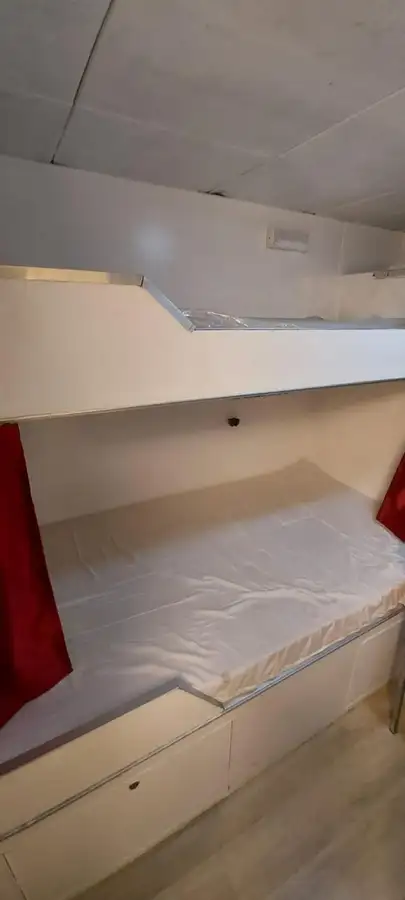 குழு படகு விற்பனைக்கு
