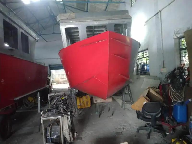 வேலை செய்யும் படகுகள் விற்பனைக்கு