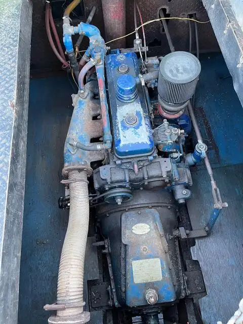 வேலை செய்யும் படகுகள் விற்பனைக்கு