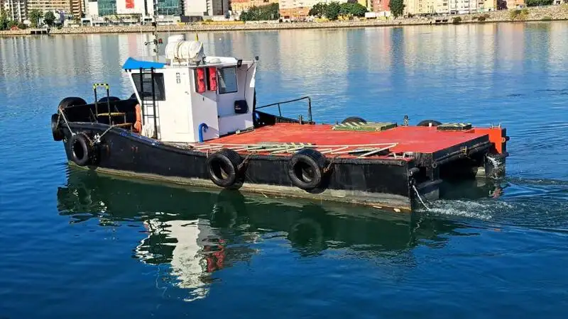 வேலை செய்யும் படகுகள் விற்பனைக்கு