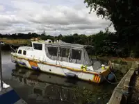 வேலை செய்யும் படகுகள் விற்பனைக்கு