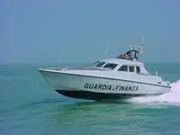 காவல் படகு விற்பனைக்கு