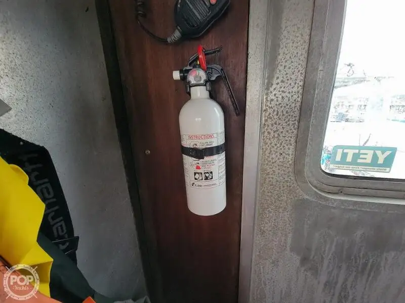 உயிர் காக்கும் படகு விற்பனைக்கு