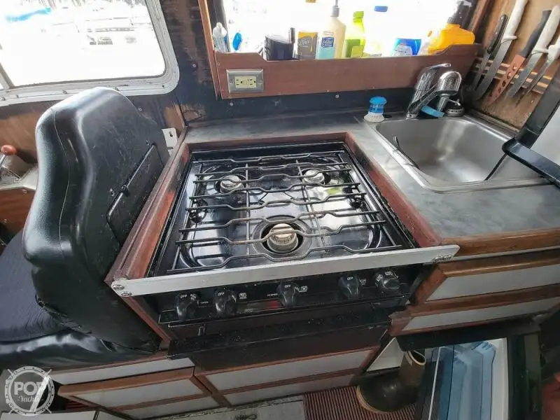 உயிர் காக்கும் படகு விற்பனைக்கு