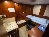 கண்டெய்னர் கப்பல் விற்பனைக்கு