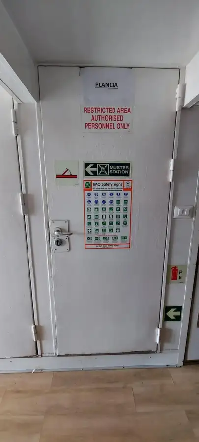 குழு படகு விற்பனைக்கு