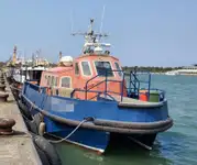 குழு படகு விற்பனைக்கு