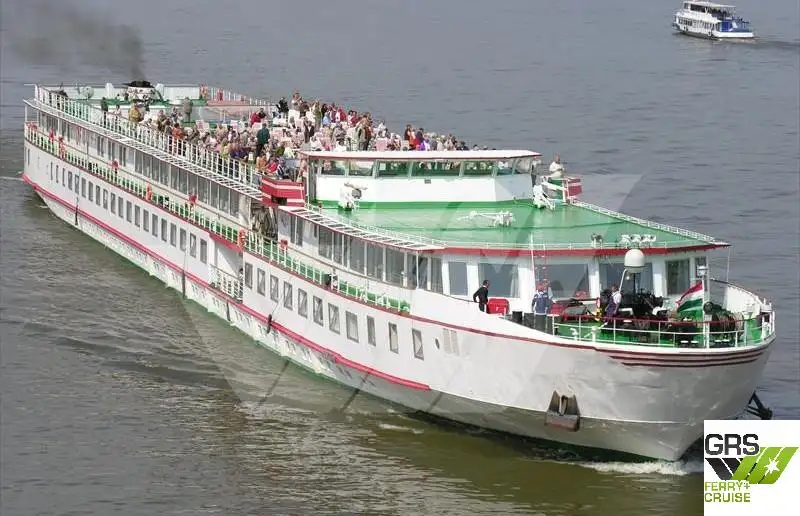 குரூஸ் கப்பல் விற்பனைக்கு