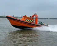 விறைப்பான காற்றினால் நிரப்பப்பட்ட படகு விற்பனைக்கு