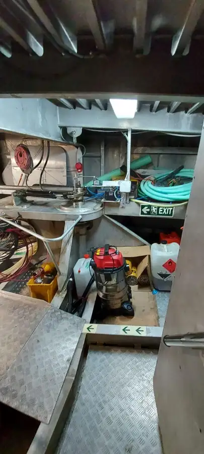 குழு படகு விற்பனைக்கு