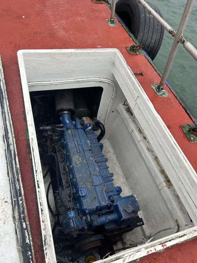 வேலை செய்யும் படகுகள் விற்பனைக்கு