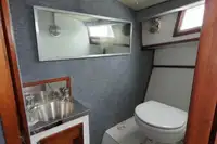 வேலை செய்யும் படகுகள் விற்பனைக்கு