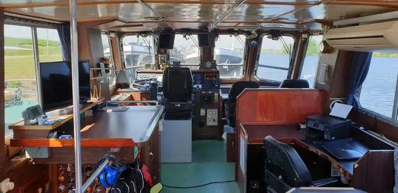 காவல் படகு விற்பனைக்கு