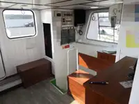 வேலை செய்யும் படகுகள் விற்பனைக்கு