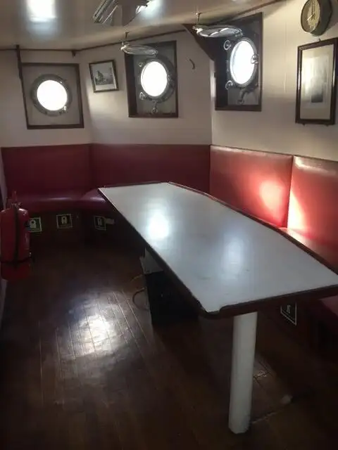 இழுக்கும் படகு விற்பனைக்கு