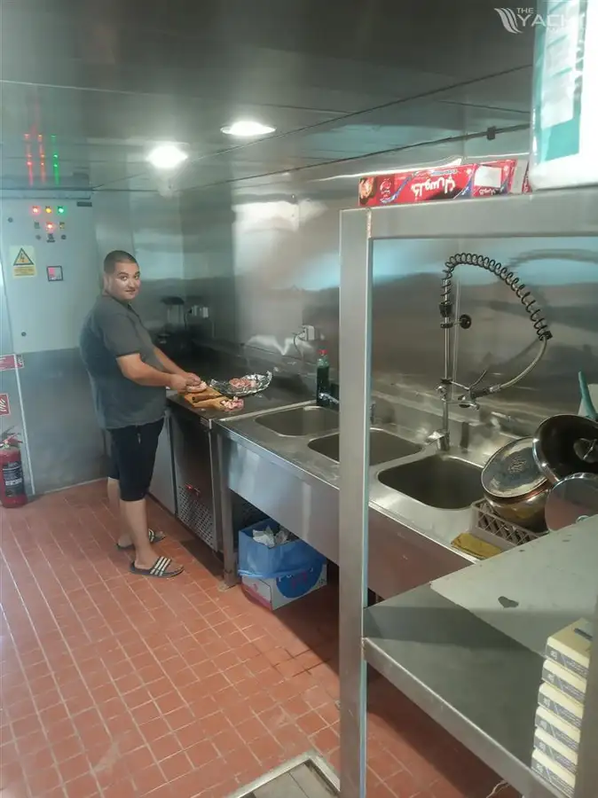 குரூஸ் கப்பல் விற்பனைக்கு
