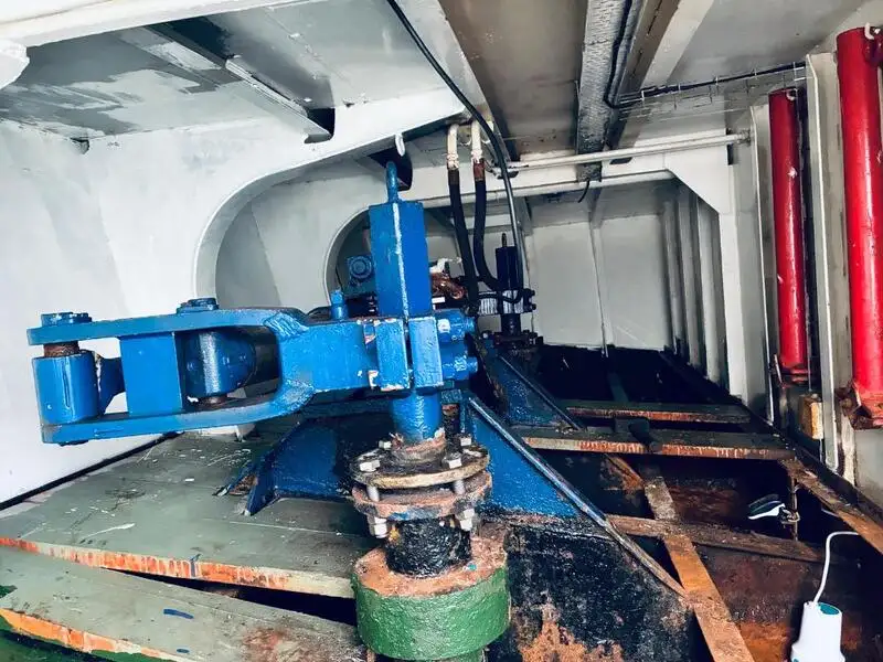 வேலை செய்யும் படகுகள் விற்பனைக்கு