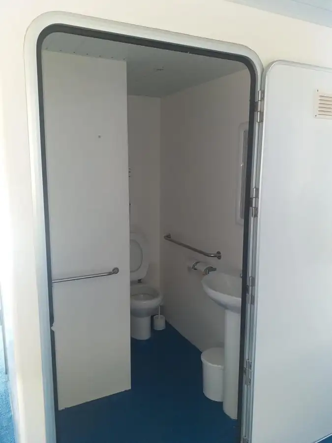 குரூஸ் கப்பல் விற்பனைக்கு
