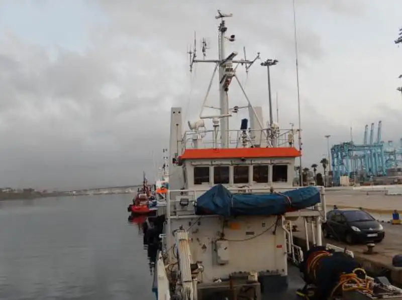 வேலை செய்யும் படகுகள் விற்பனைக்கு
