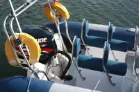 விறைப்பான காற்றினால் நிரப்பப்பட்ட படகு விற்பனைக்கு