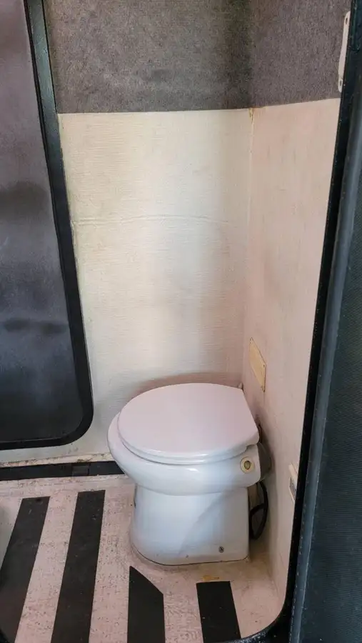 கண்டெய்னர் கப்பல் விற்பனைக்கு